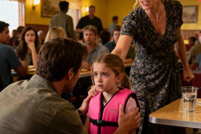 Uma garotinha deu um sinal escondido no restaurante — mas apenas um pai solteiro percebeu.