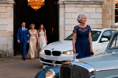 Meu filho me levou ao casamento de Uber… e levou a sogra dele no meu carro, então eu fiz uma loucura…