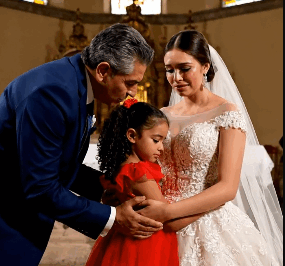 ABANDONADA EN EL ALTAR POR UN CAPRICHO: Lo que pasó después me obligó a casarme de nuevo… ¡En dos días! 🤯 El CEO millonario que presenció mi humillación me ofreció un trato que me salvó la vida (y me dio a la hija más dulce de México). NADIE esperó este final, y Beto se arrepentirá de por vida