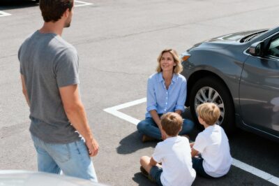 Seu encontro às cegas foi cancelado em cima da hora — até que ele a encontrou chorando no estacionamento com os filhos.