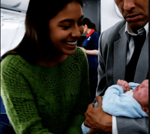 EL SECRETO MATEMÁTICO DE UNA ADOLESCENTE POBRE QUE DETUVO EL LLANTO DE LA HIJA DEL MAGNATE EN PLENO VUELO: LO QUE PASÓ DESPUÉS ES UNA LECCIÓN DE HUMILDAD Y DESTINO QUE NUNCA TE ESPERASTE. (¡TIENES QUE LEER ESTO AHORA!)