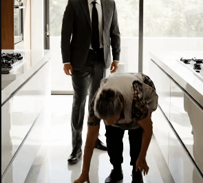 Descubrí Que Mi “Empleada Doméstica” Era Mi Propia Madre Y La Razón Oculta Casi Me Provoca Un Infarto