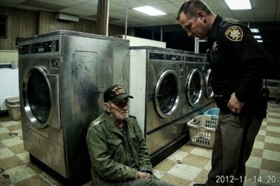 A cold night in Ohio changed everything when I saw what that deputy did on the floor.