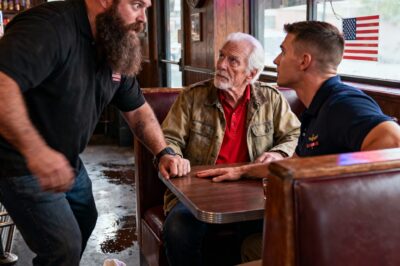 The Old Man Who Paid For His Drink, The Young Lieutenant Who Demanded His Seat, And The Three Gold Stars That Snapped To Attention.