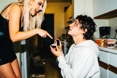 SHE LAUGHED AT MY “CHEAP” PROPOSAL AND LEFT ME FOR A RICH MAN, BUT TODAY SHE BEGGED FOR A SECOND CHANCE.