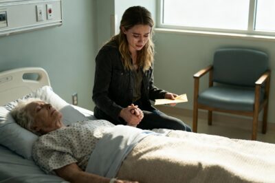 My Mother-in-Law Died in My Arms While Her Own Children Ignored Her Calls, But Her Final Letter Revealed a Secret Estate That Left Them With Nothing and Changed My Life Forever.