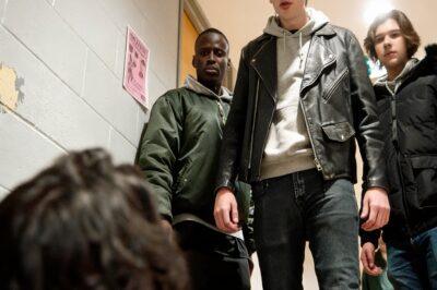 “SO WEAKLING!” — THE BULLY THOUGHT HE COULD ROB THE “WEAKEST” KID IN CHICAGO AND GET AWAY WITH IT, BUT HE HAD NO IDEA THE SCHOOL JANITOR WAS A SECRET…